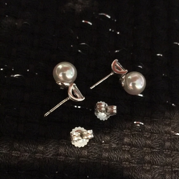 New! Kiera Couture Pearl Earrings - Picture 6 of 15